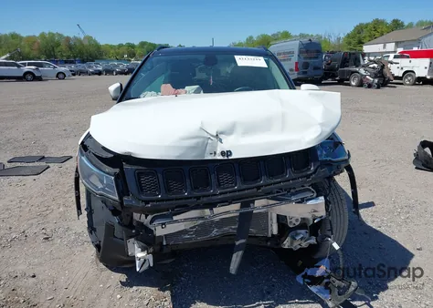 2020 Jeep Compass Altitude 4X4 z USA, uszkodzony, nr VIN 3C4NJDBB2LT131916